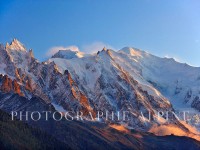 Couchant sur les aiguilles du Midi et le Mont-Blanc