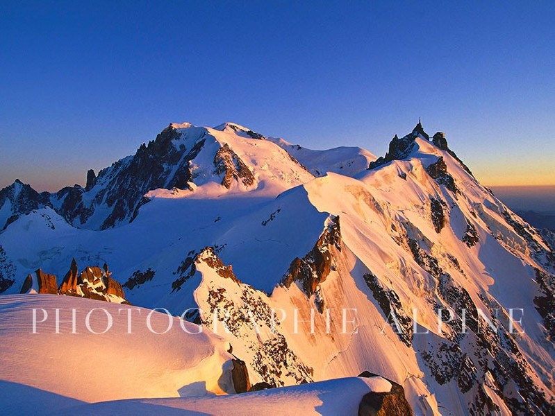 Le Mont-Blanc et l'aiguille du Midi au couchant