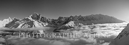 La Chaîne du Mont-Blanc sur Mer de nuages