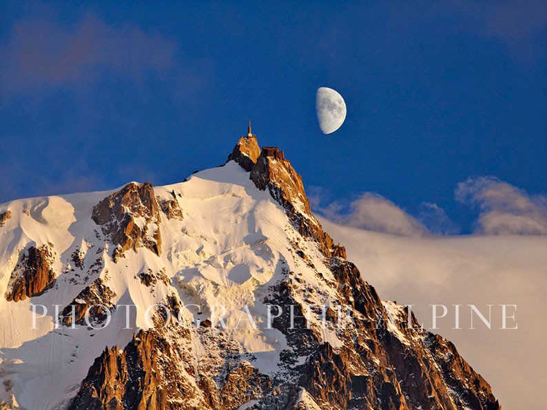 Lever de lune sur l'Aiguille du Midi